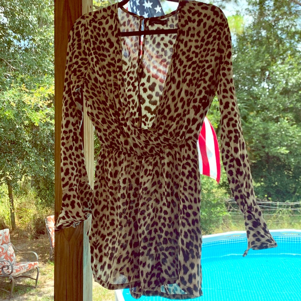 Boohoo size 4 Leopard/cheetah Romper BNWT